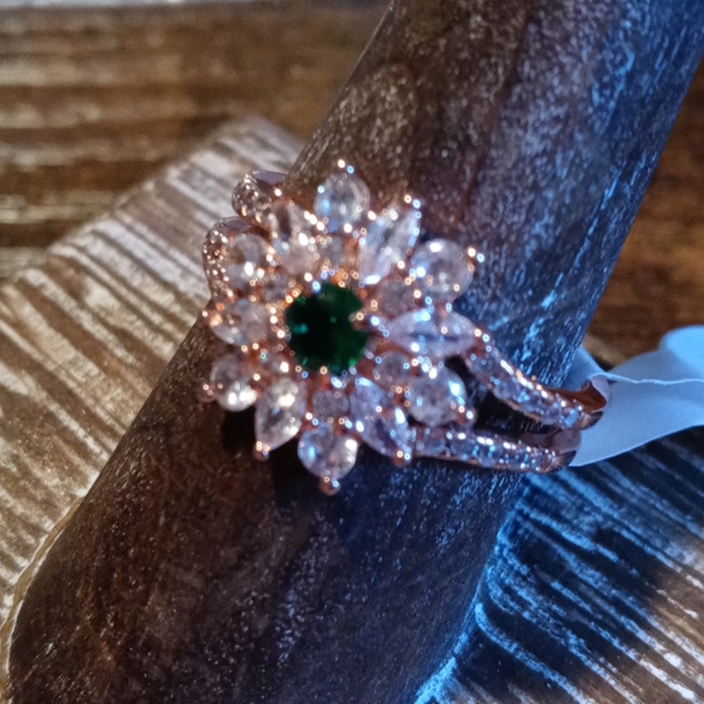 Woman's Ring - Picture 2 of 2